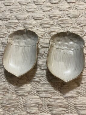 NWT Creative Co-Op Ceramic Acorn bowls in Cream